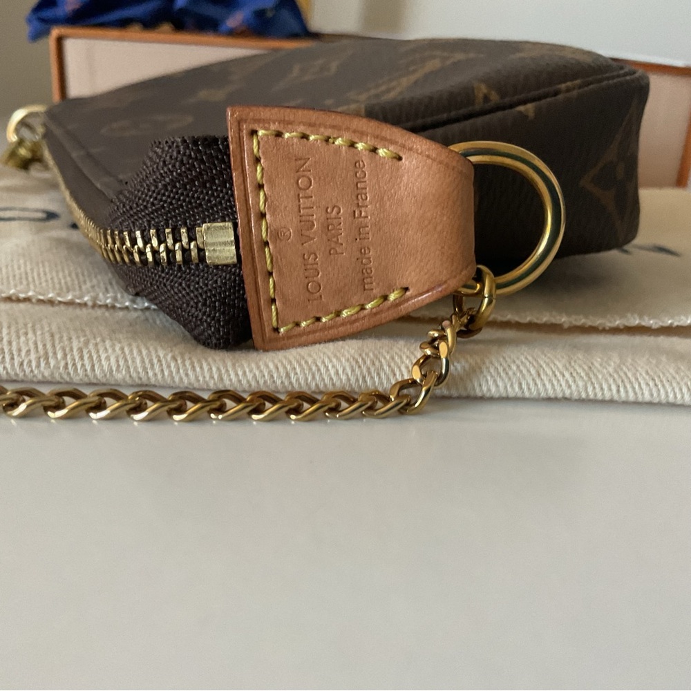 Louis Vuitton Mini Pochette Accessoires – Made in France - Picture 5 of 11